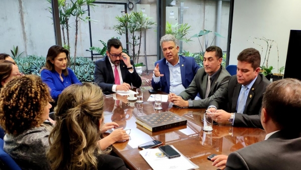 Bancada federal pede prioridade a Bolsonaro para vacinar os mais de 800 mil acreanos